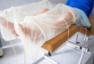terapia de bolsa de campana en las piernas del paciente