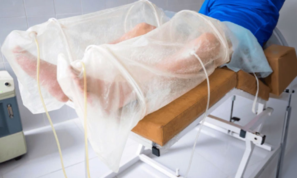 terapia de bolsa de campana en las piernas del paciente